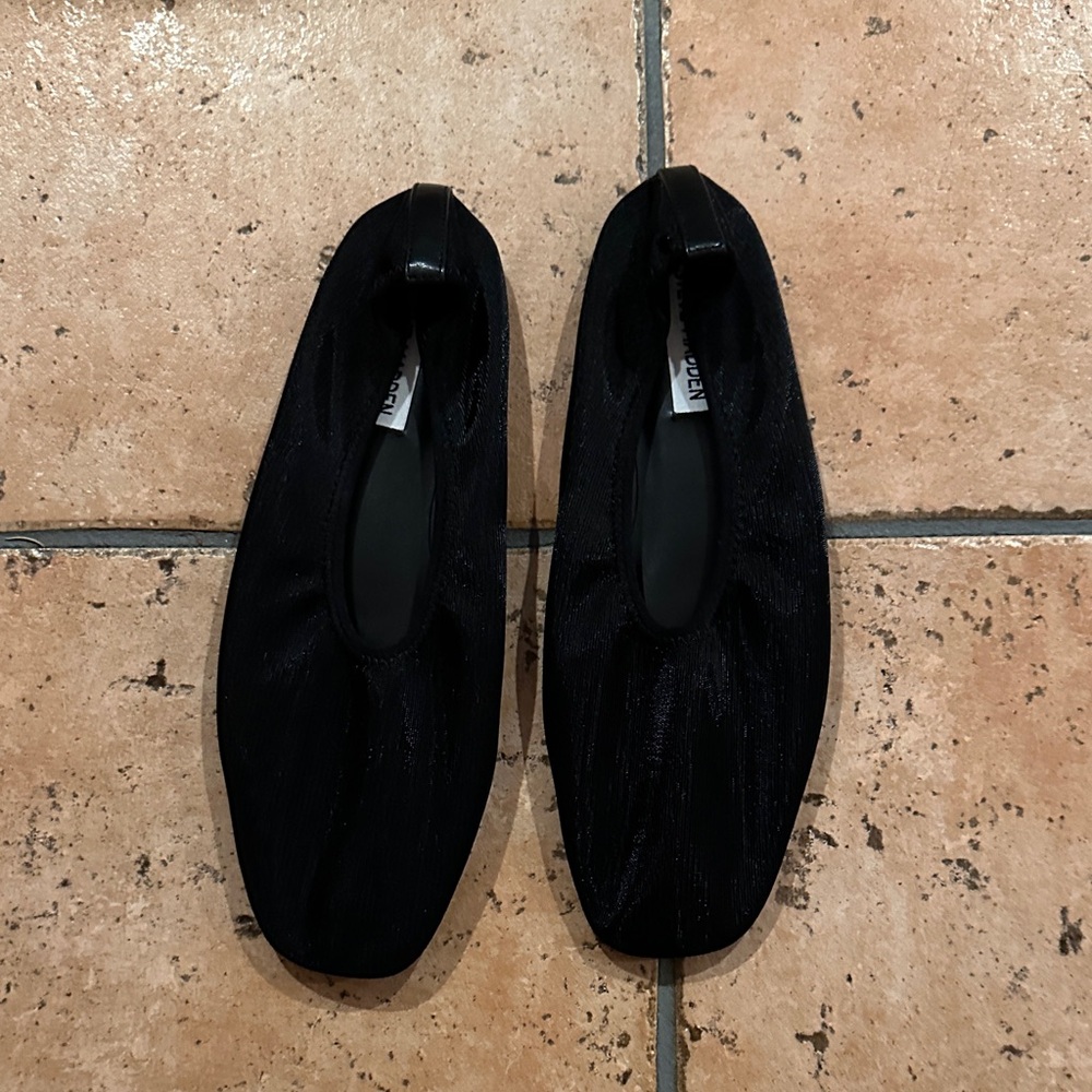 Steve Madden Women’s black flats